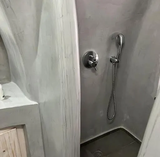 Nostos Cave House With Jacuzzi Appartamento