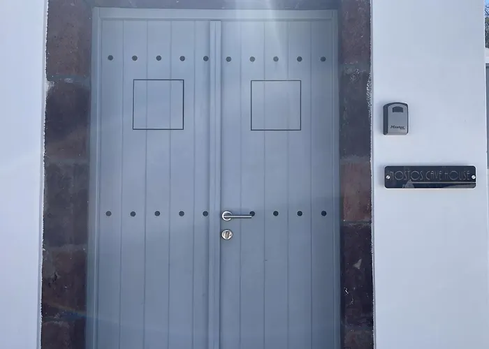 Nostos Cave House With Jacuzzi Appartamento