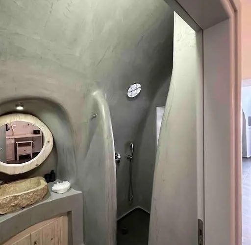 Nostos Cave House With Jacuzzi Appartamento *