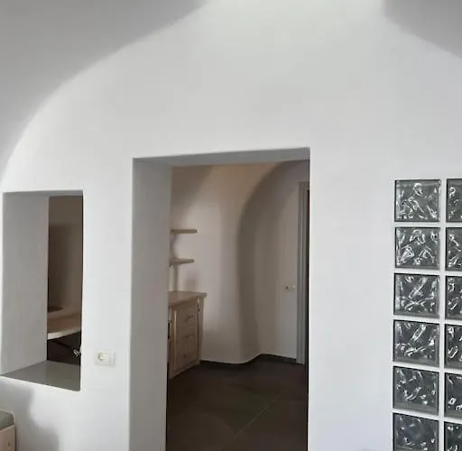 Nostos Cave House With Jacuzzi 费拉