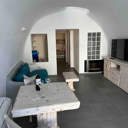 Nostos Cave House With Jacuzzi Appartement Firá