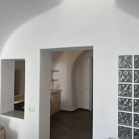 Nostos Cave House With Jacuzzi Fíra