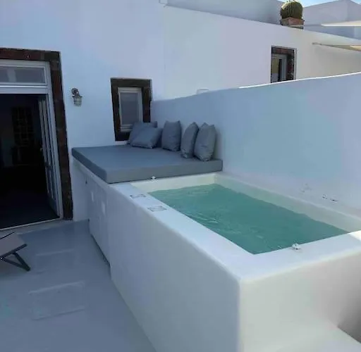 Nostos Cave House With Jacuzzi 아파트 산토리니